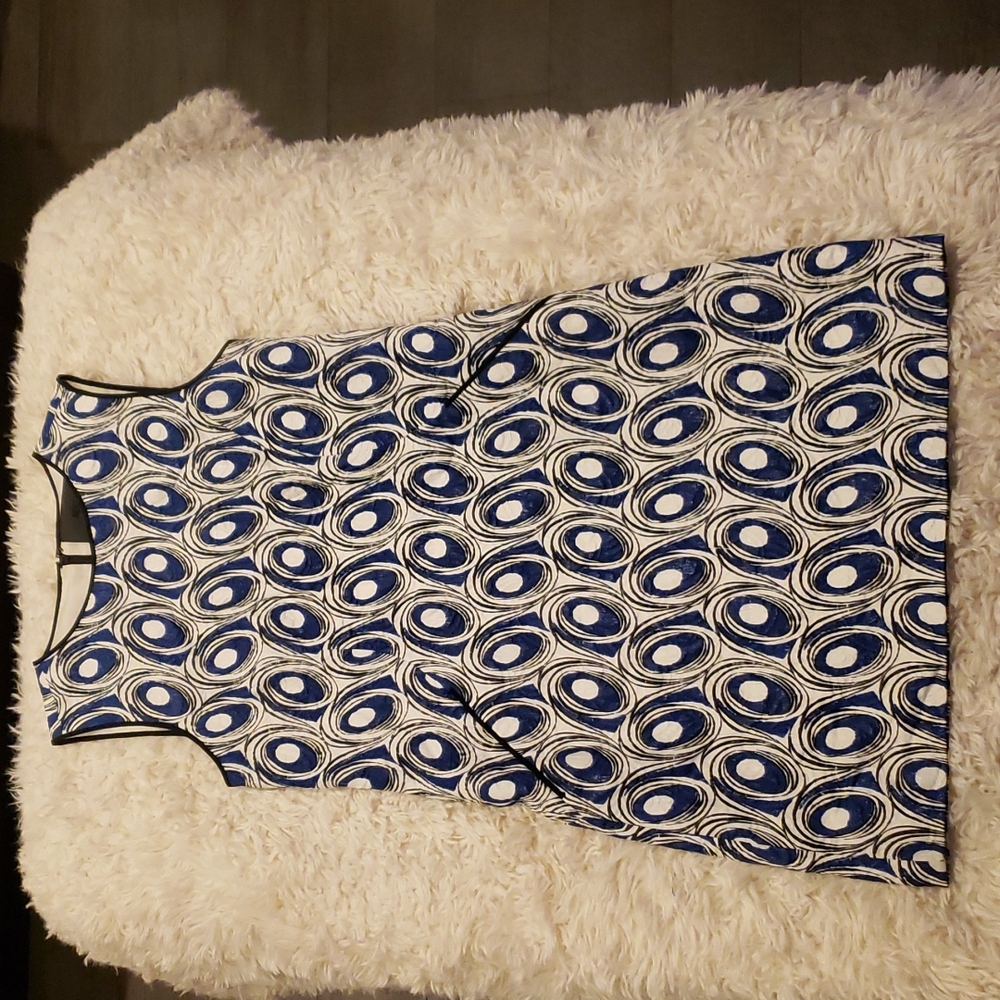 MISS WU size 4 sleeveless mini dress with pockets.